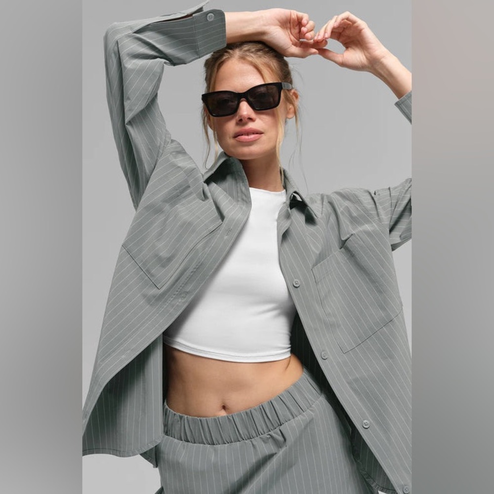 Alo Yoga Pinstripe Daylight Button Down Long Sleeve Lunar Grey/White XS - Picture 2 of 9
